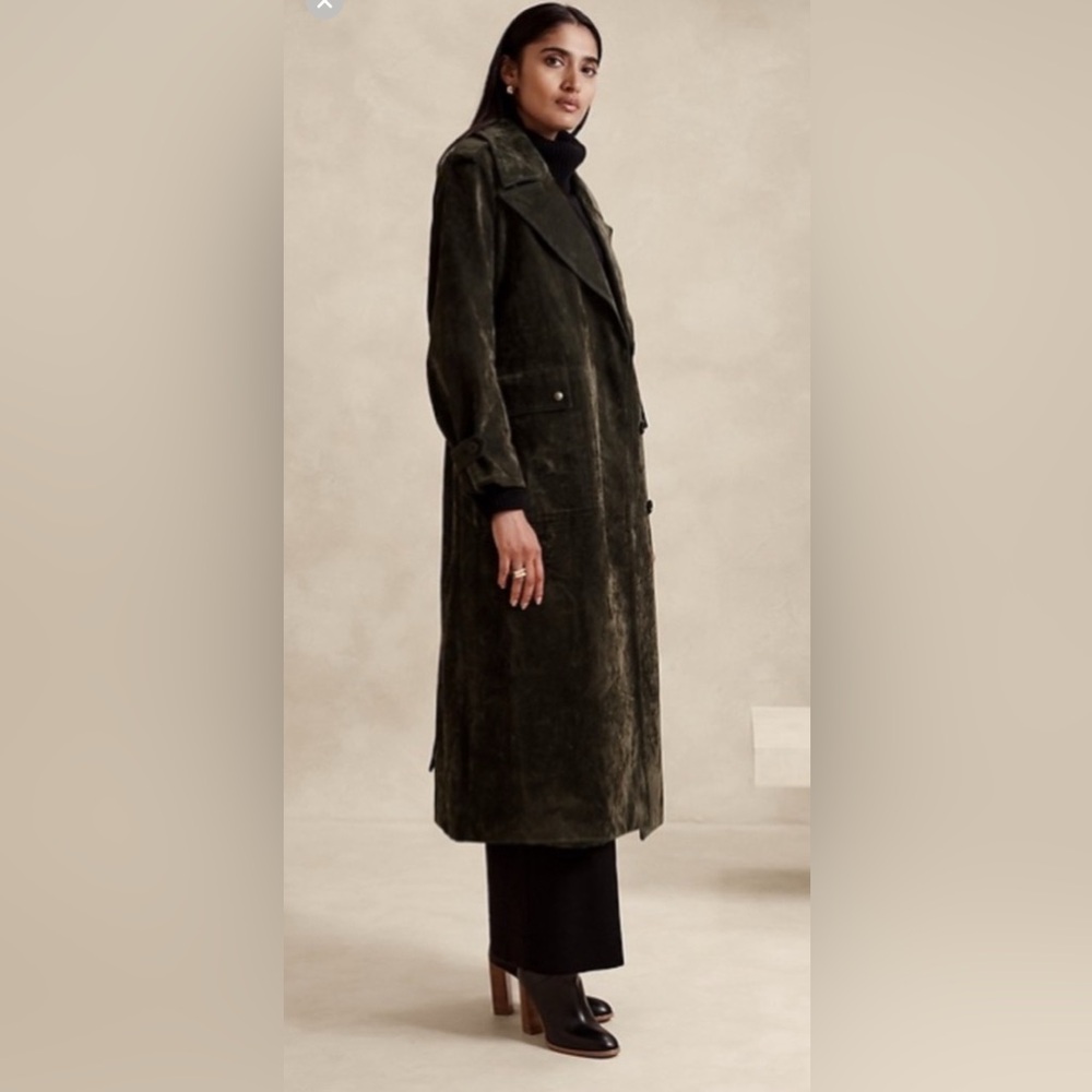IN SEARCH OF BANANA REPUBLIC AMALIA COAT SIZE SMALL